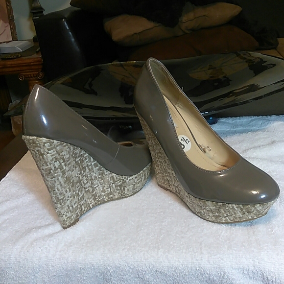 Steve Madden gray patent leather wedge - Picture 3 of 8
